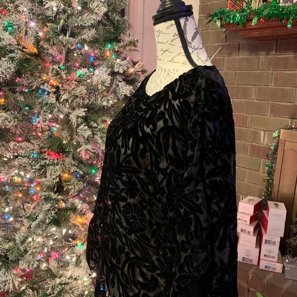 Must get rid of a few things I know longer wear. - Picture 3 of 5